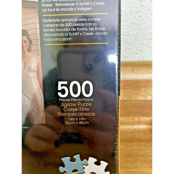 Schitt's Creek Cast Aquarius 500 Piece Jigsaw Puzzle New Sealed Box Damage Read - Picture 4 of 4
